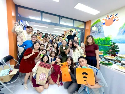 Secret Santa iChinese 2025: Một Buổi Chiều Giáng Sinh Ấm Áp Để Ngồi Lại Bên Nhau